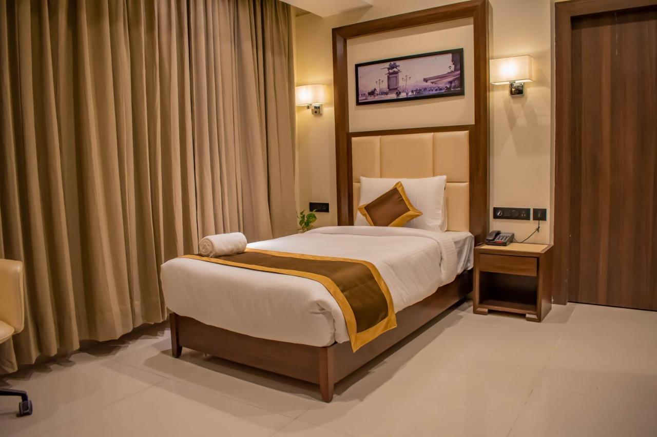 The Parkline Agartala Buitenkant foto