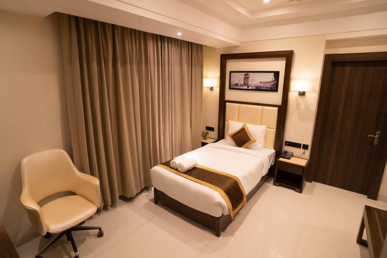 The Parkline Agartala Buitenkant foto
